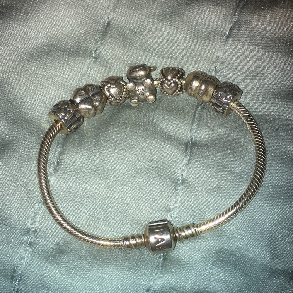 Pandora bracelet with 7 charms